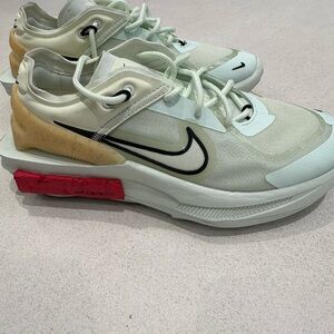 Nike ZoomX worn twice 7.5/ no box